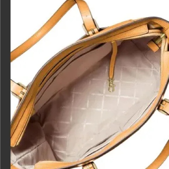 Michael Kors aria cider tote purse lg (mustard/cider yellow) EUC - Picture 4 of 12